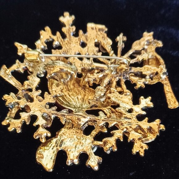 Wonderful Cardinal Christmas Brooch - Picture 3 of 5